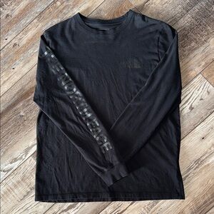THE NORTH FACE Charcoal Long Sleeve Tee. 
🚭
